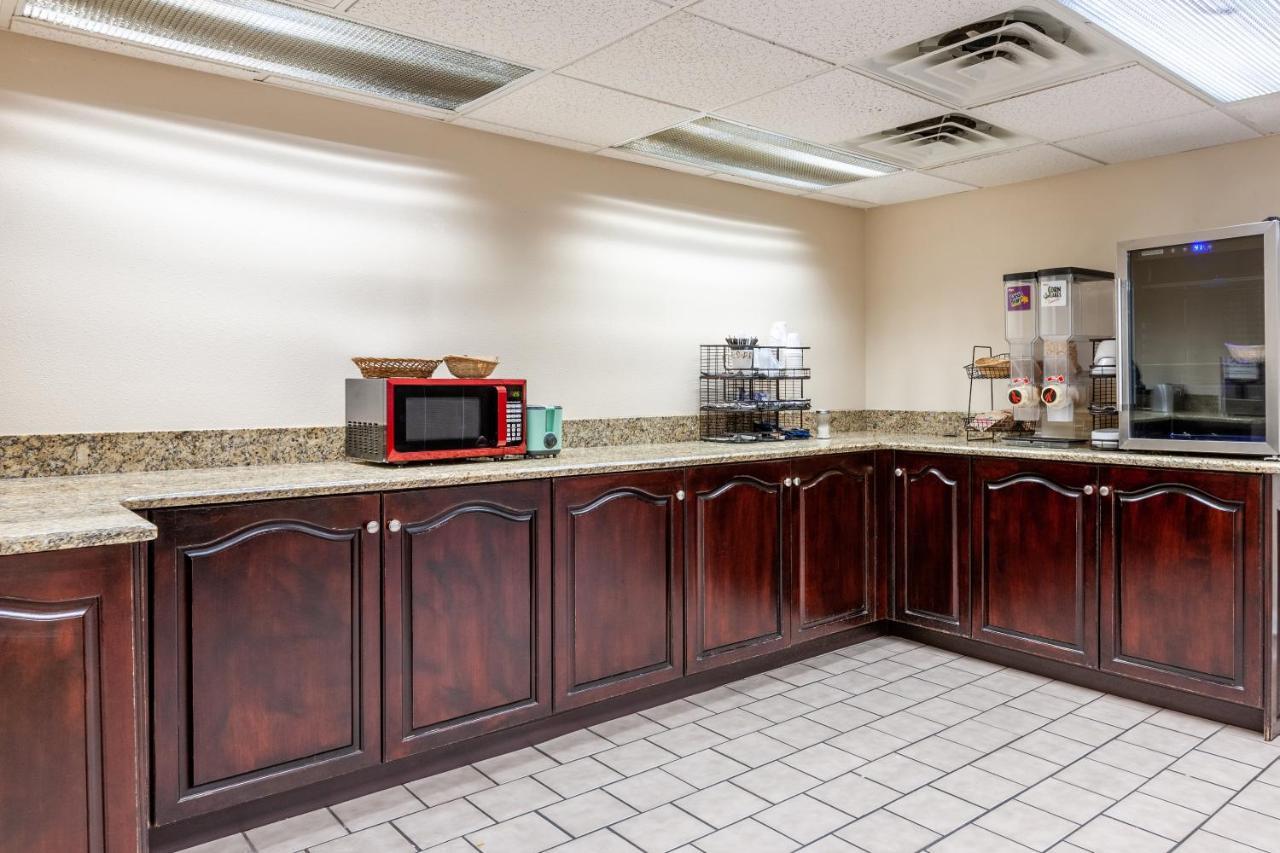Red Roof Inn Fayetteville I-95 Εξωτερικό φωτογραφία